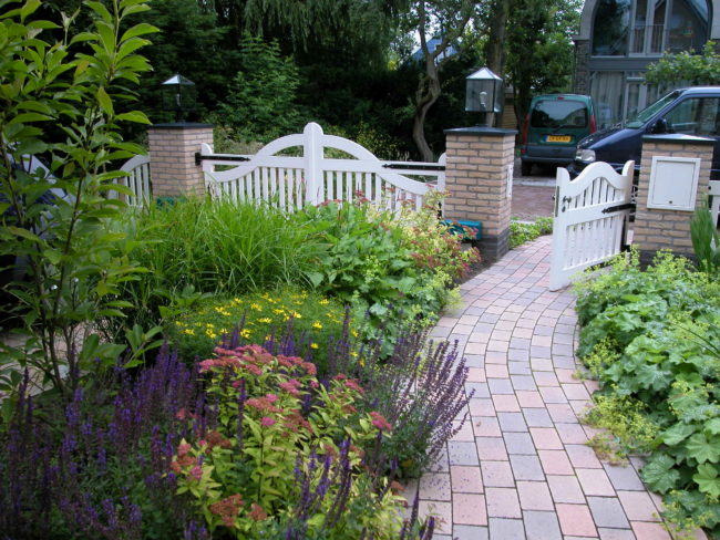 Houten vlonder aangelegd door Quercus Garden