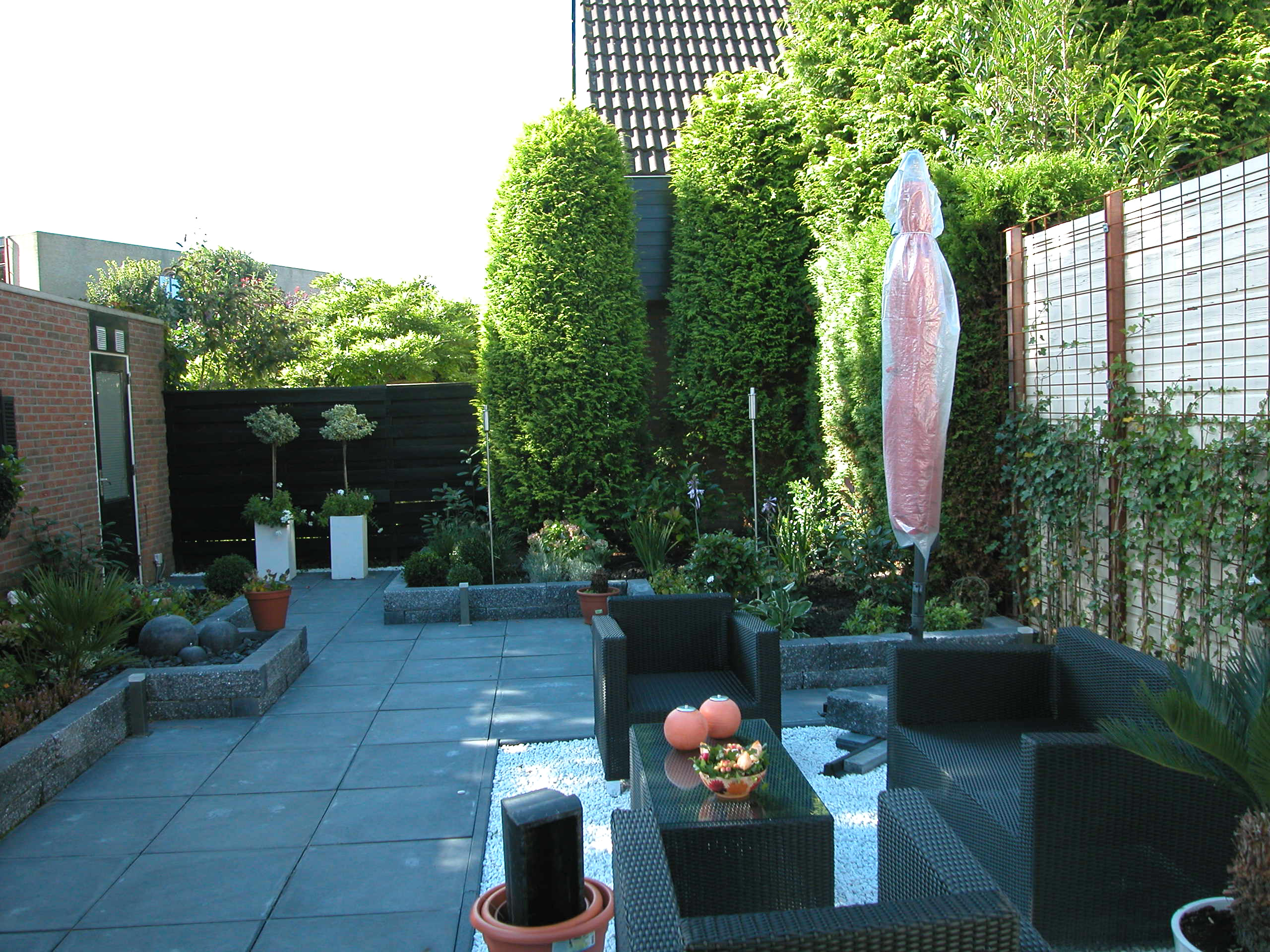 Tuinproject van Quercus Garden – vlonder en beplanting